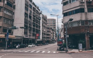 街头欠揍恶搞视频，街头搞笑