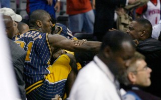 nba奥本山宫殿斗殴事件，nba奥本山宫殿斗殴事件是真的吗