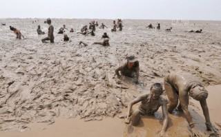 泥潭恶搞视频，泥潭恶搞视频大全